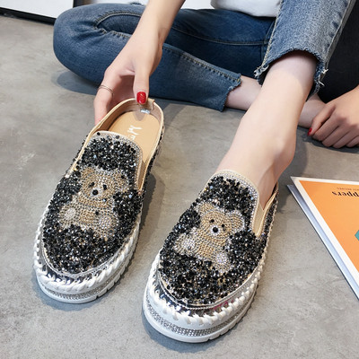 Летни дамски мокасини с лъскав ефект и бродерия в сребрист и черен цвят