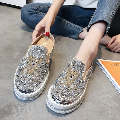 Летни дамски мокасини с лъскав ефект и бродерия в сребрист и черен цвят