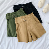 Pantaloni scurți de damă în curea în trei culori