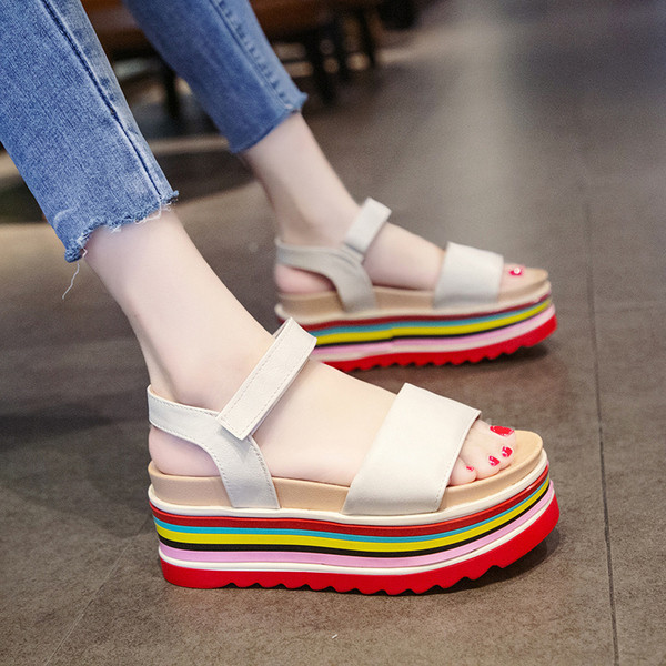 Дамски сандали с цветна подметка в черен, сребрист и бежов цвят