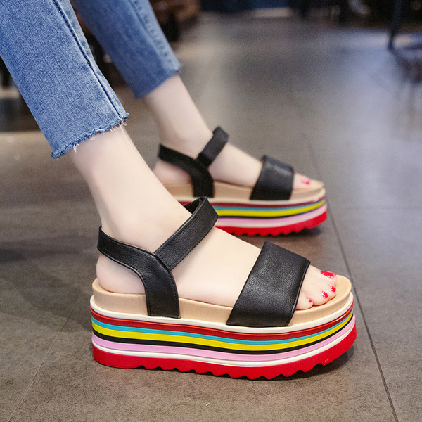 Дамски сандали с цветна подметка в черен, сребрист и бежов цвят