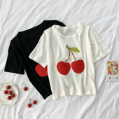 Дамска тениска с къс ръкав в бял и черен цвят и бродерия