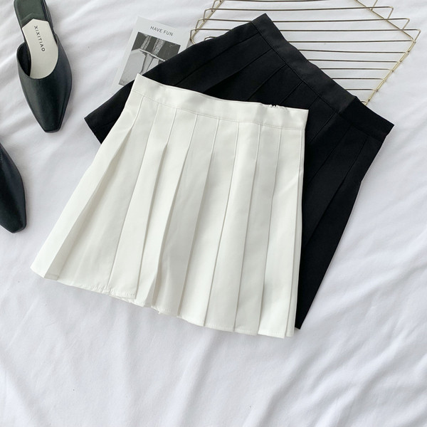Дамска къса пола в бял и черен цвят