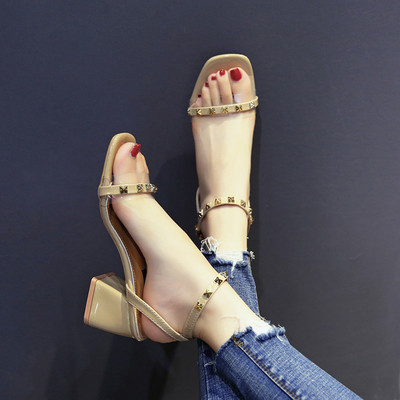 Стилни дамски сандали с дебел ток и метални елементи в няколко цвята