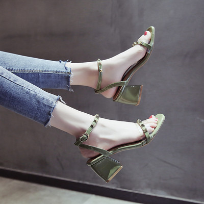 Стилни дамски сандали с дебел ток и метални елементи в няколко цвята