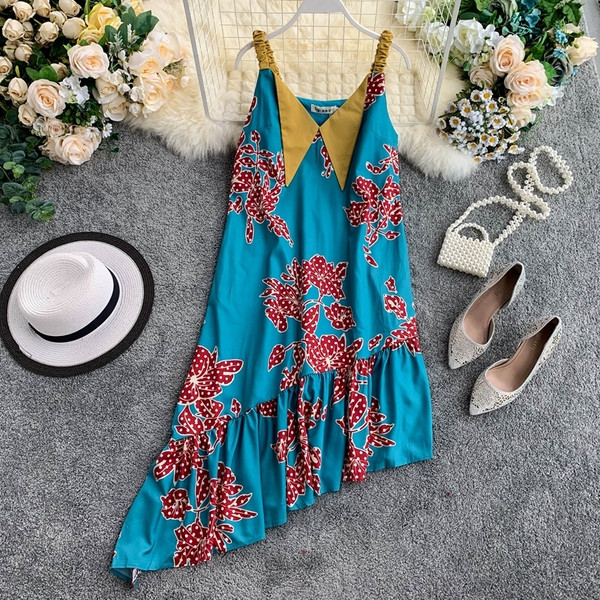 Модерна дамска асиметрична рокля с тънки презрамки в син цвят