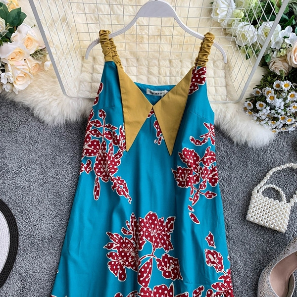 Модерна дамска асиметрична рокля с тънки презрамки в син цвят