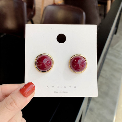 Актуални дамски обеци в бял и червен цвят