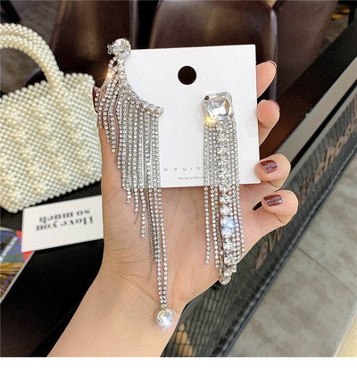 Нов модел дамски обеци с камъни-в сребрист цвят