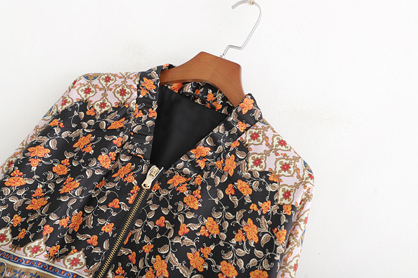 Дамско тънко яке с цип и дълъг ръкав с шарен десен