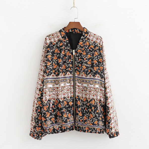 Дамско тънко яке с цип и дълъг ръкав с шарен десен