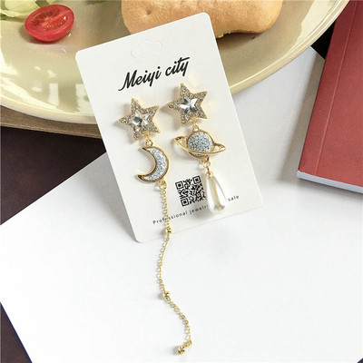 Стилни дамски обеци в златист цвят с камъни и перли