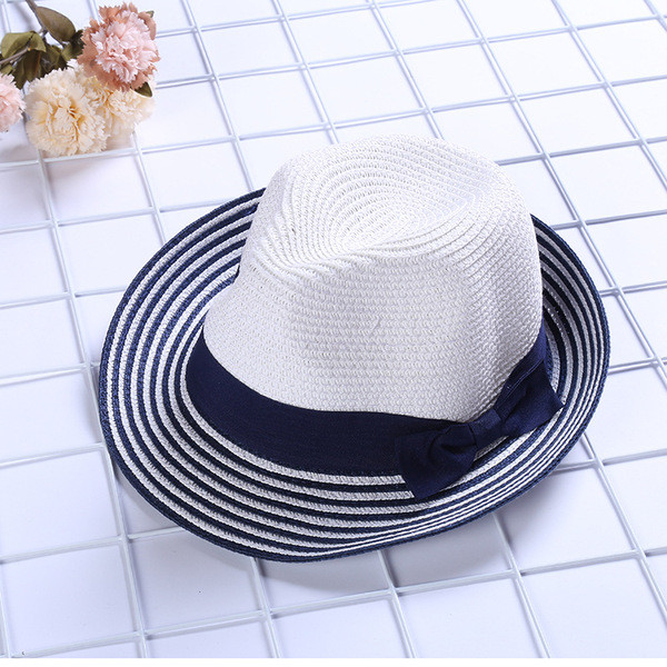 Дамска шапка с декорация панделка в три цвята