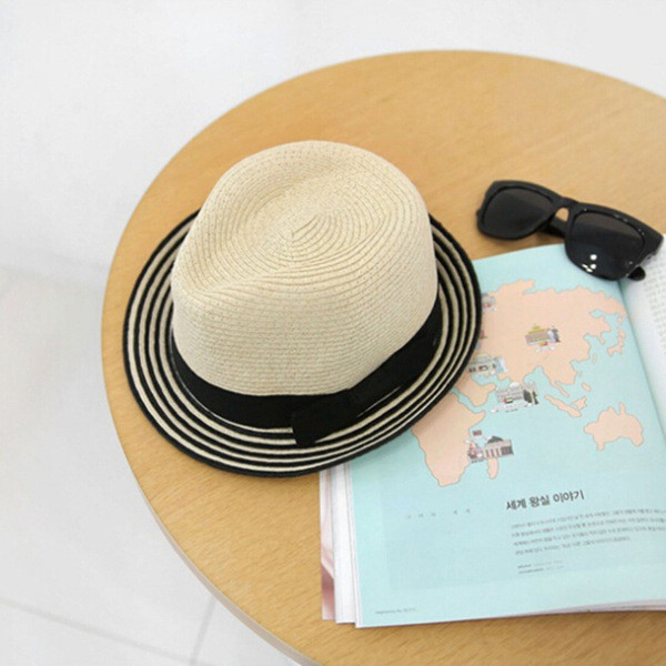 Дамска шапка с декорация панделка в три цвята