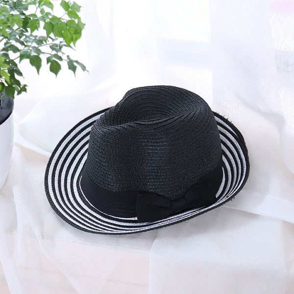 Дамска шапка с декорация панделка в три цвята