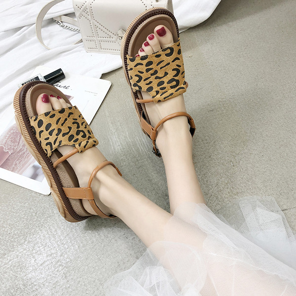 Ежедневни дамски сандали с леопардов десен в черен и кафяв цвят