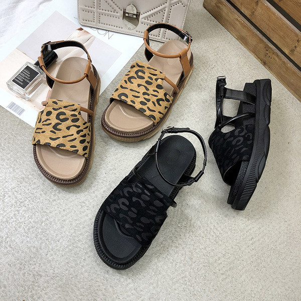 Ежедневни дамски сандали с леопардов десен в черен и кафяв цвят