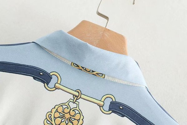 Дамска риза с класическа яка и дълъг ръкав с шарен десен 