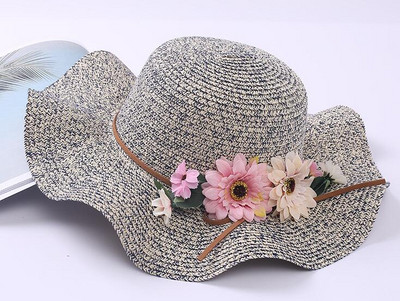 Модерна дамска плажна шапка с декорация цветя в четири цвята