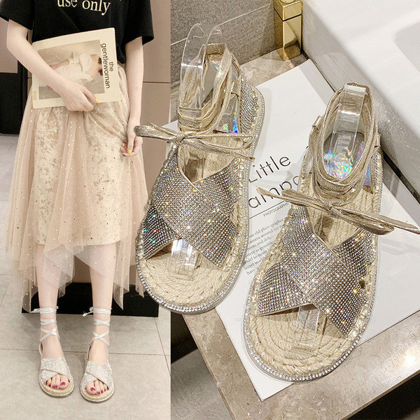 Модерни дамски сандали с камъни и връзки в златист и сребрист цвят