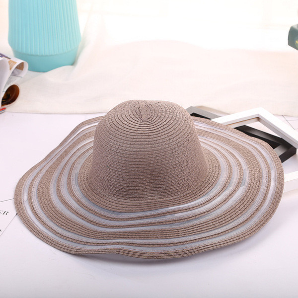 Модерна дамска шапка подходяща за плаж в няколко цвята