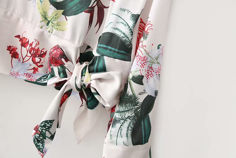 Дамска блуза с дълъг ръкав и връзка на талията или дълъг панталон с флорален десен