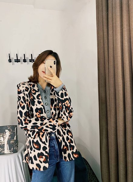 Дамско сако с дълъг ръкав с животински принт