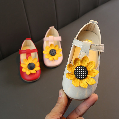 Актуални детски обувки в три цвята с 3D елемент