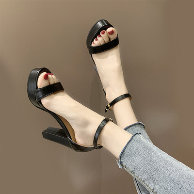 Дамски сандали от еко кожа с висок ток в черен и бежов цвят