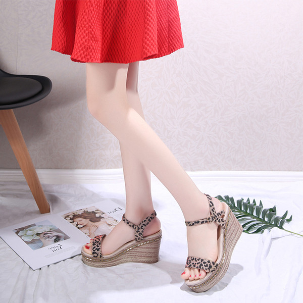 Дамски сандали с леопардов десен и платформа в три цвята