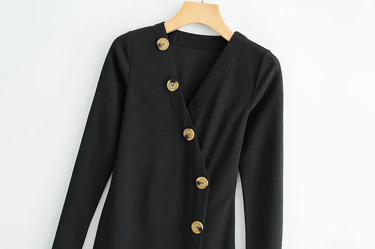 Дамска вталена рокля с копчета по цялата дължина в черен цвят