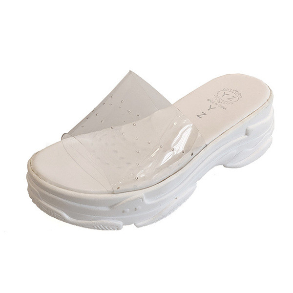 Ежедневни дамски чехли в бял цвят на платформа 