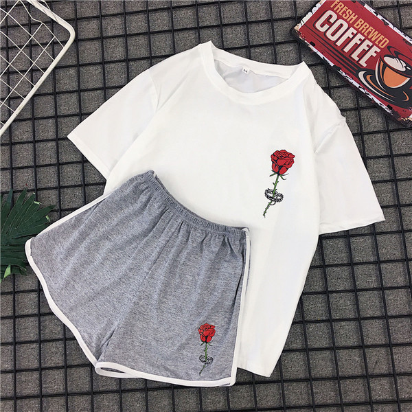 Ежедневен дамски комплект от две части с апликация в черен и сив цвят