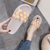 Ежедневни дамски чехли в два цвята на точки