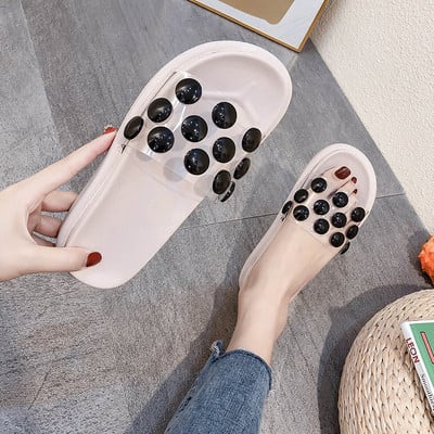 Ежедневни дамски чехли в два цвята на точки