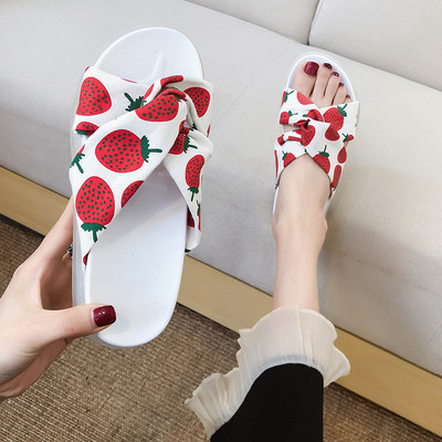 Ежедневни дамски чехли с цветна апликация в три цвята