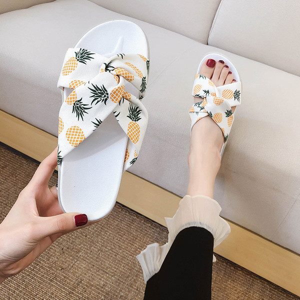 Ежедневни дамски чехли с цветна апликация в три цвята