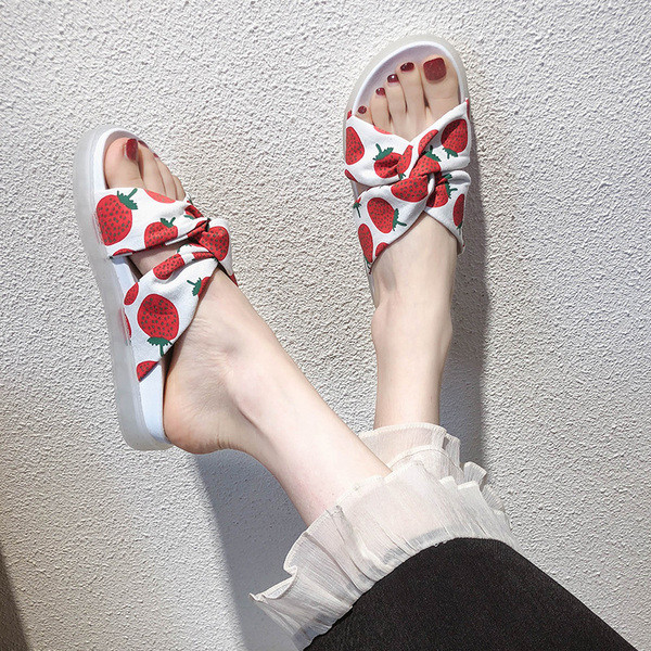 Ежедневни дамски чехли с цветна апликация в три цвята