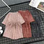 Летен дамски комплект включващ тениска и къси панталони в три цвята