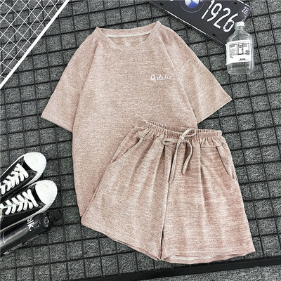 Летен дамски комплект включващ тениска и къси панталони в три цвята