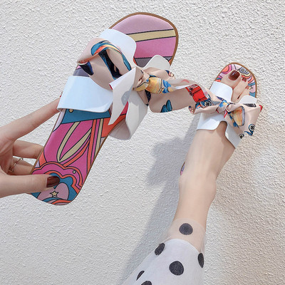 Ежедневни дамски чехли с цветен принт и панделка