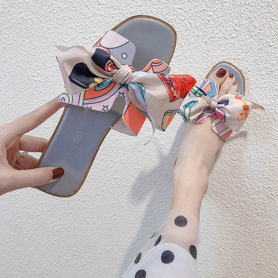 Ежедневни дамски чехли с цветен принт и панделка