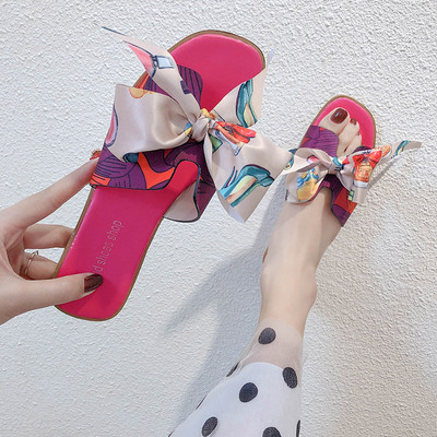 Ежедневни дамски чехли с цветен принт и панделка