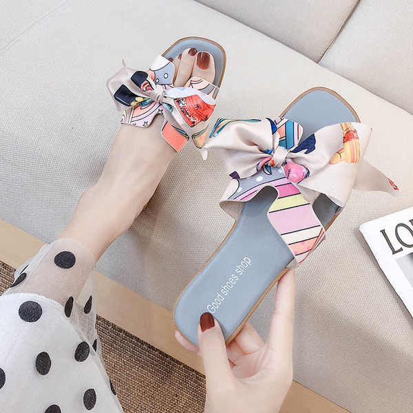 Ежедневни дамски чехли с цветен принт и панделка