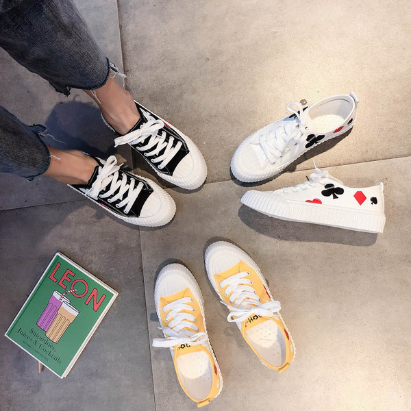 Ежедневни дамски кецове в три цвята с връзки и цветна апликация