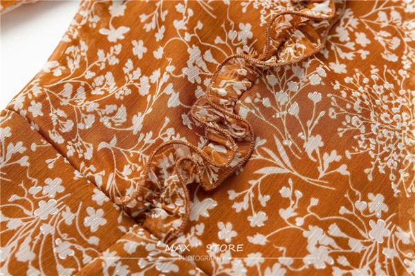 Къса дамска рокля с V-образно деколте и 3/4 ръкави 