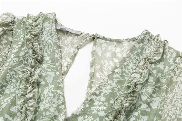 Къса дамска рокля с V-образно деколте и 3/4 ръкави 