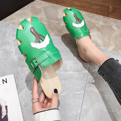 Ежедневни дамски чехли от еко кожа с апликация в бял и зелен цвят