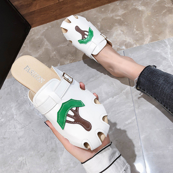 Ежедневни дамски чехли от еко кожа с апликация в бял и зелен цвят