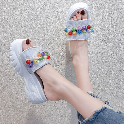 Ежедневни дамски чехли с цветни топчета и платформа в три цвята